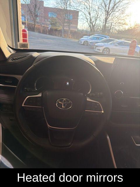 used 2024 Toyota Highlander car, priced at $38,995