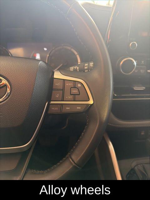 used 2024 Toyota Highlander car, priced at $38,995