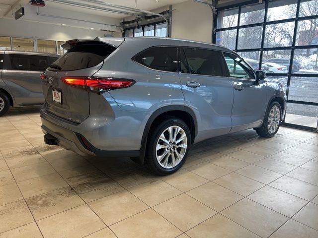 used 2023 Toyota Highlander car, priced at $35,887