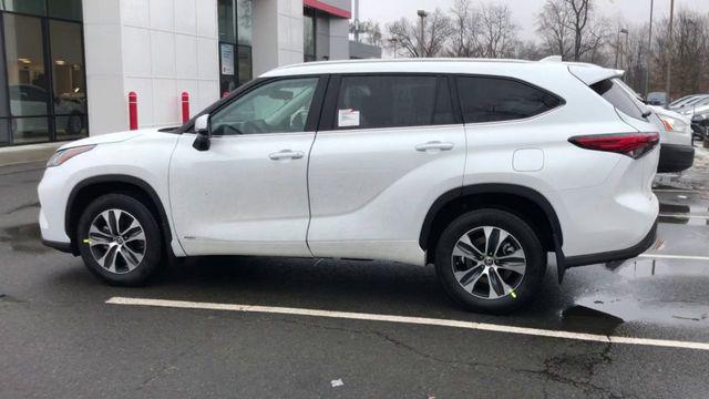 new 2026 Toyota Highlander Hybrid car, priced at $49,458