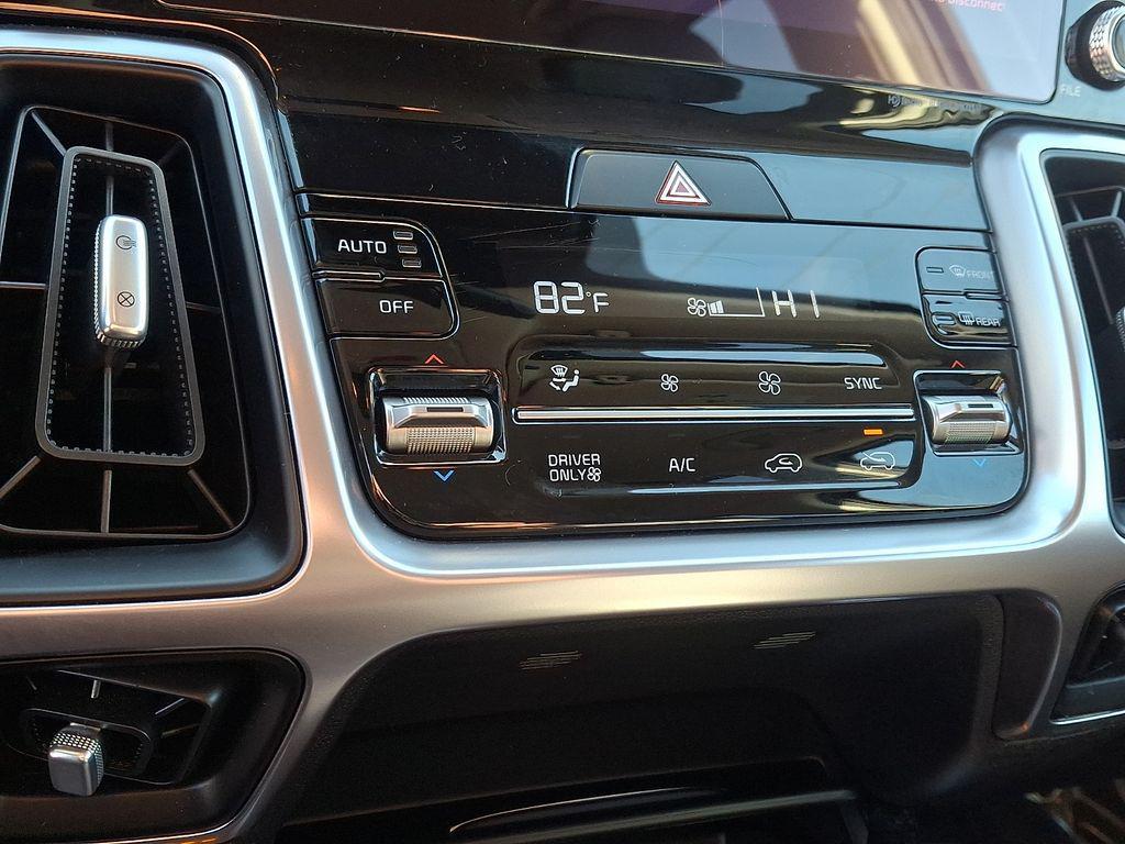 used 2022 Kia Sorento Hybrid car, priced at $24,999