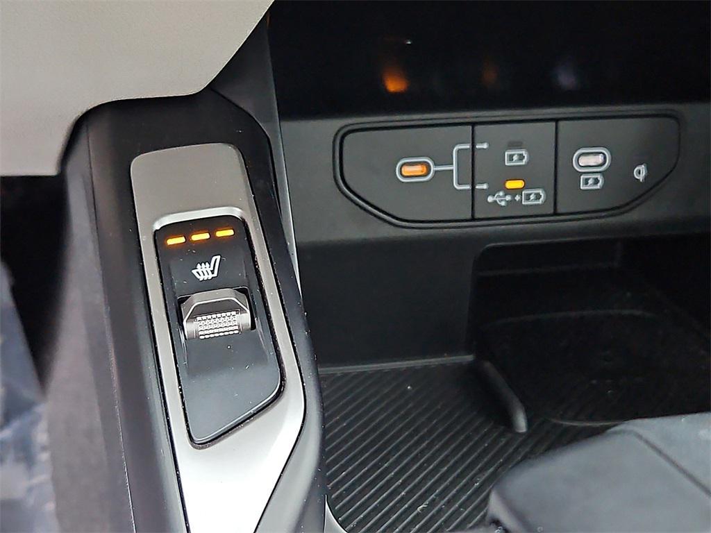 used 2025 Kia Sorento car, priced at $32,899