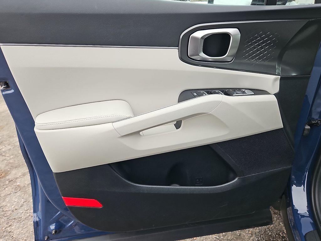 used 2025 Kia Sorento car, priced at $30,519