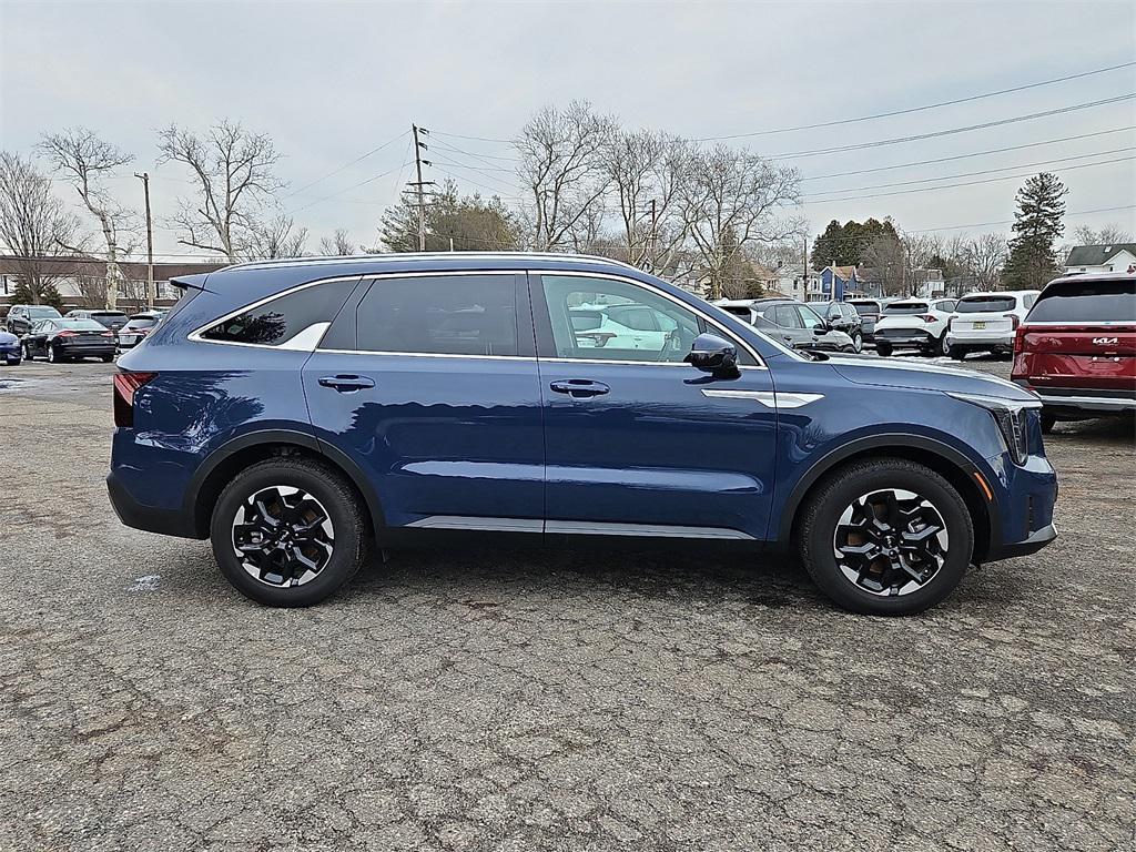 used 2025 Kia Sorento car, priced at $32,899