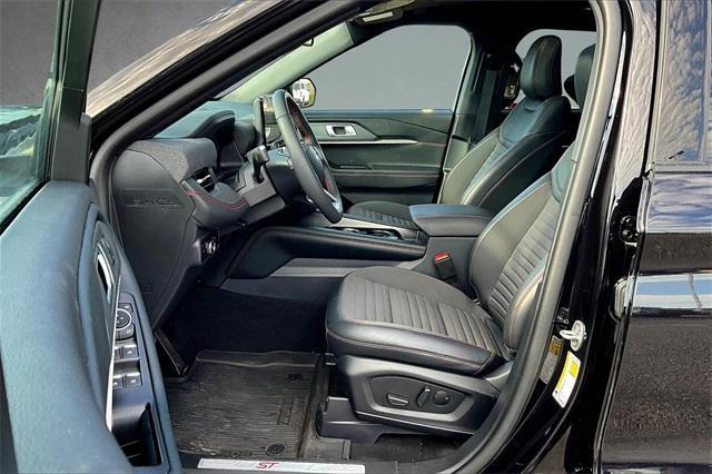 new 2025 Ford Explorer car, priced at $42,977