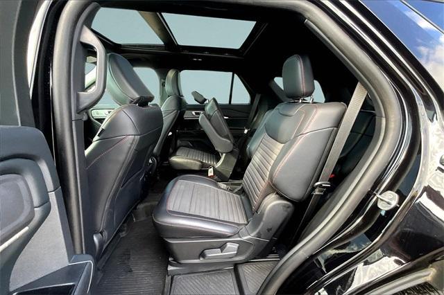 new 2025 Ford Explorer car, priced at $42,977