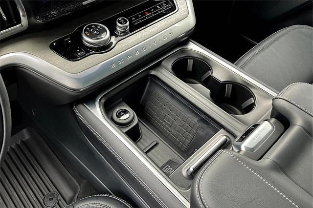 new 2025 Ford Expedition car, priced at $73,477