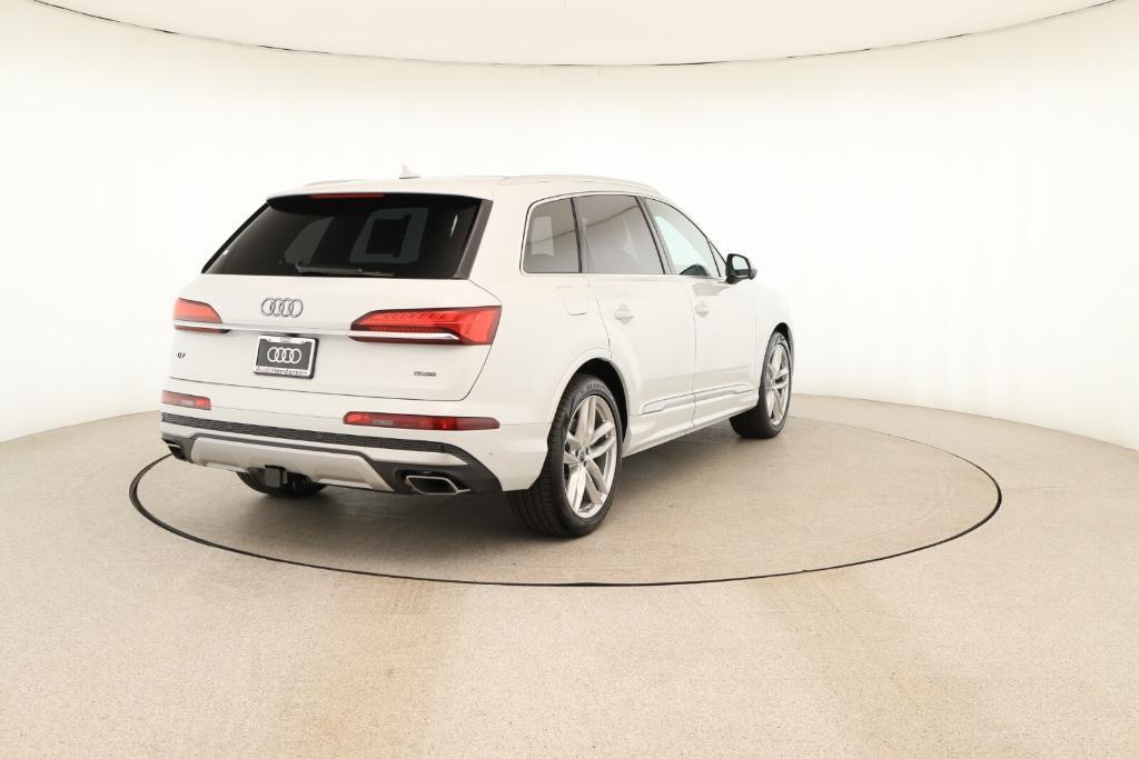 new 2025 Audi Q7 car, priced at $76,900