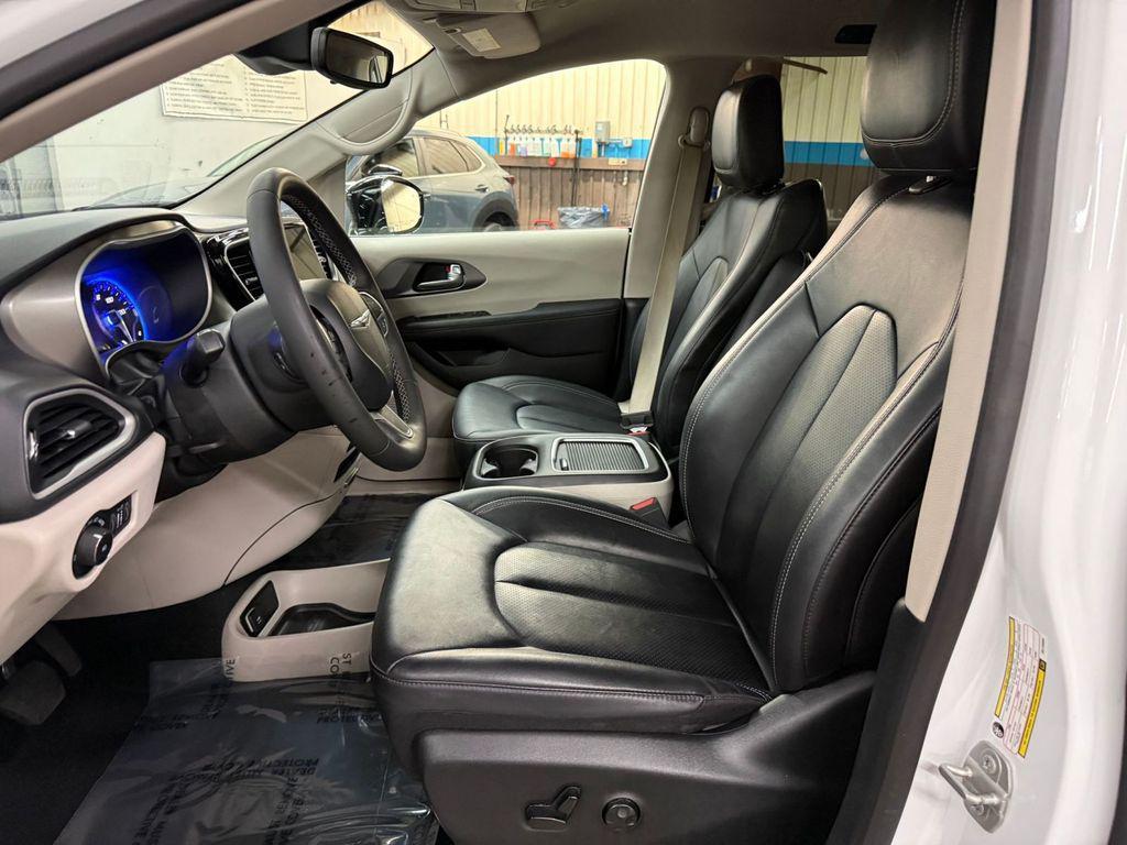 used 2024 Chrysler Pacifica car, priced at $26,889