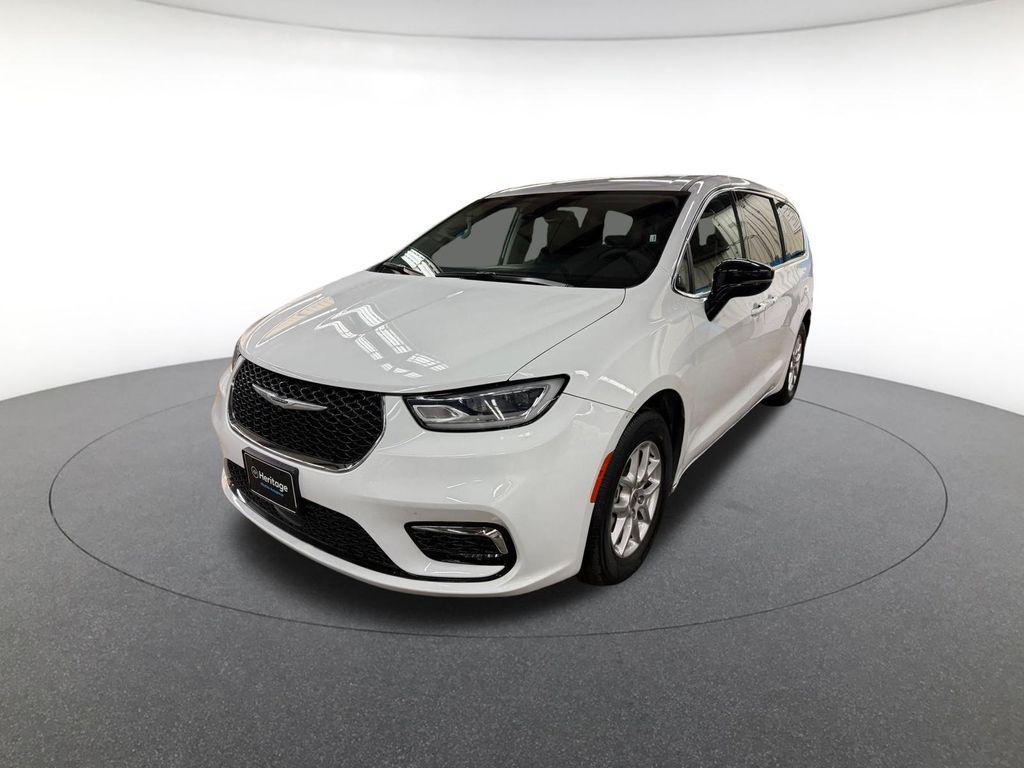 used 2024 Chrysler Pacifica car, priced at $26,889