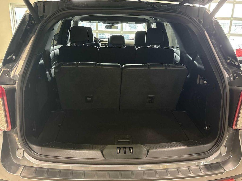 2022 Carbonized Gray Metallic Ford Explorer