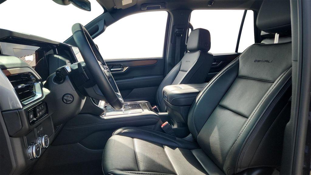 used 2025 GMC Yukon car, priced at $67,494