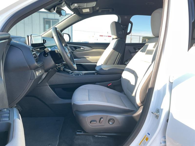 used 2025 Chevrolet Traverse car, priced at $36,911