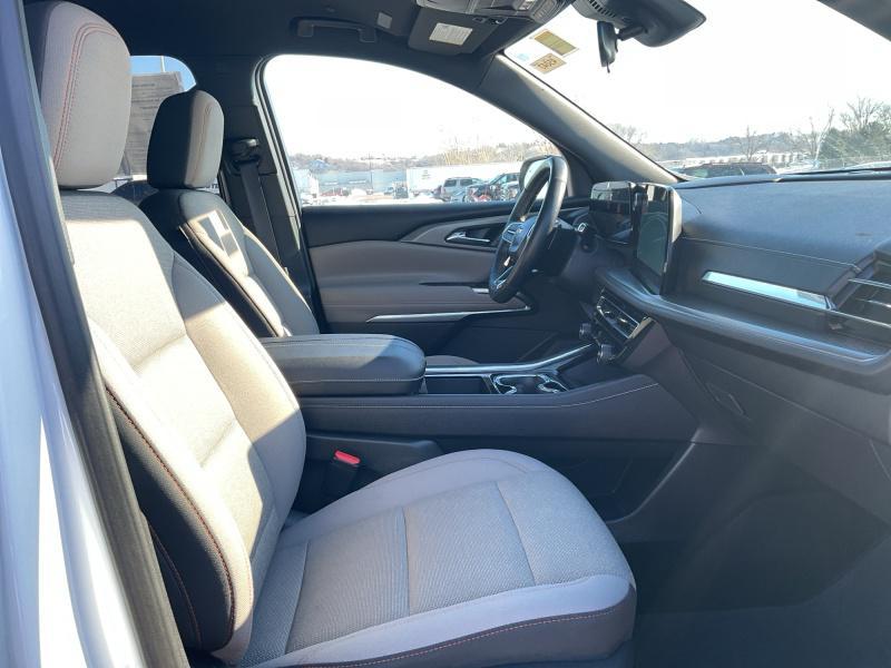 used 2025 Chevrolet Traverse car, priced at $36,911