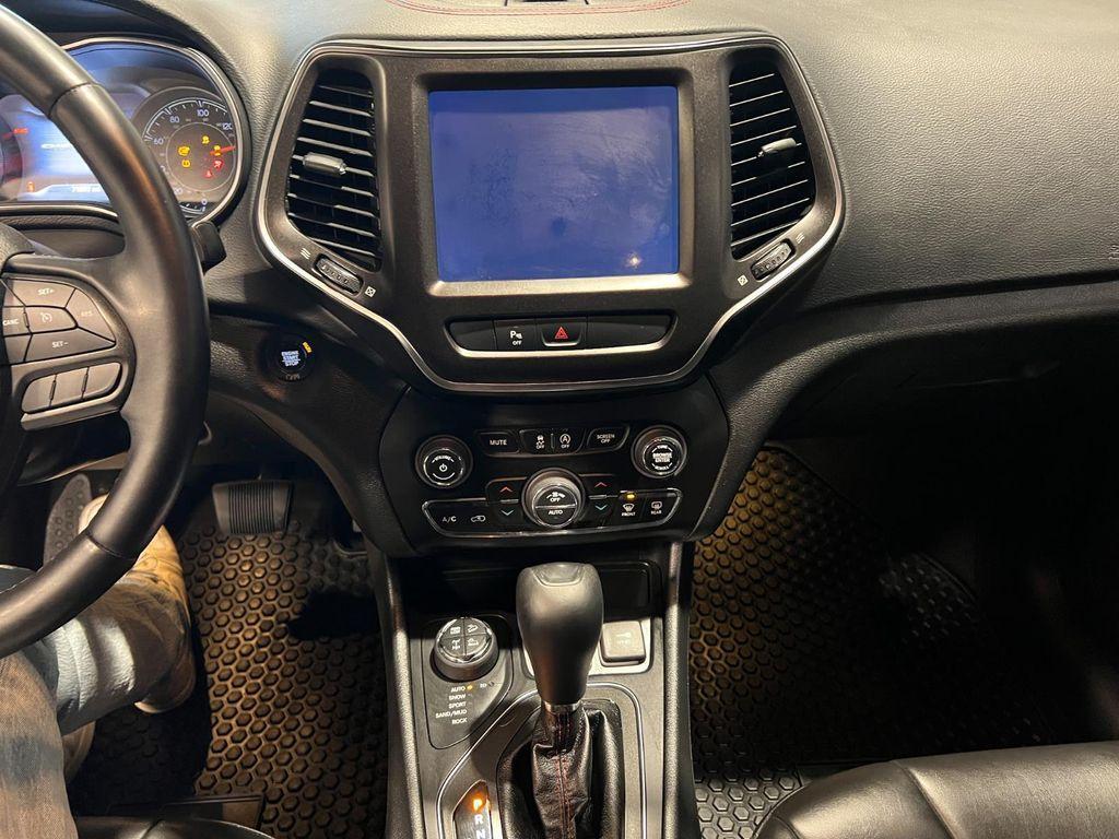 used 2019 Jeep Cherokee car, priced at $18,995