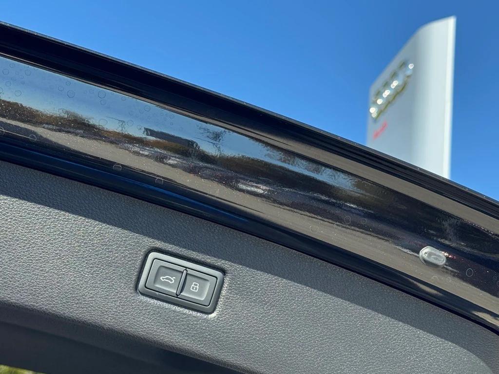 new 2026 Audi Q7 car, priced at $78,140