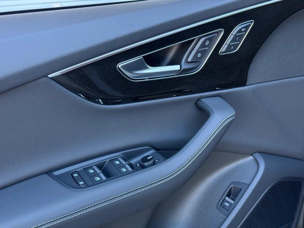 new 2026 Audi Q7 car, priced at $78,295