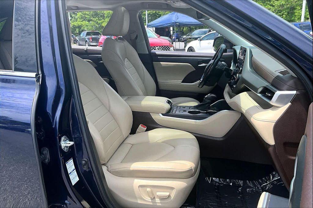 used 2021 Toyota Highlander car, priced at $29,299