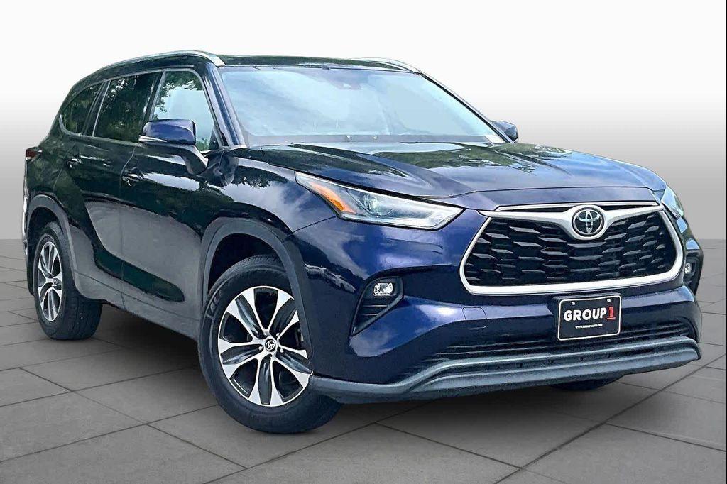 used 2021 Toyota Highlander car, priced at $29,299