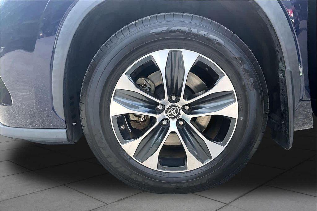 used 2021 Toyota Highlander car, priced at $29,299