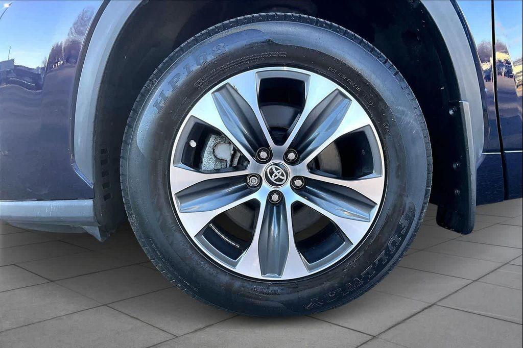 used 2023 Toyota Highlander car, priced at $33,146
