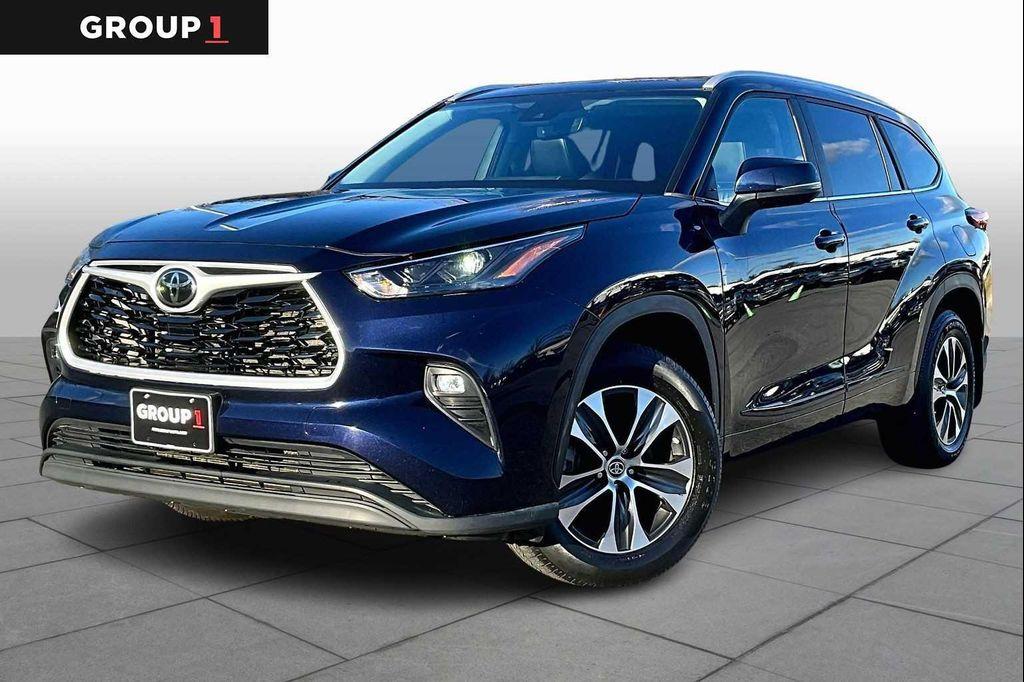 used 2023 Toyota Highlander car, priced at $33,146