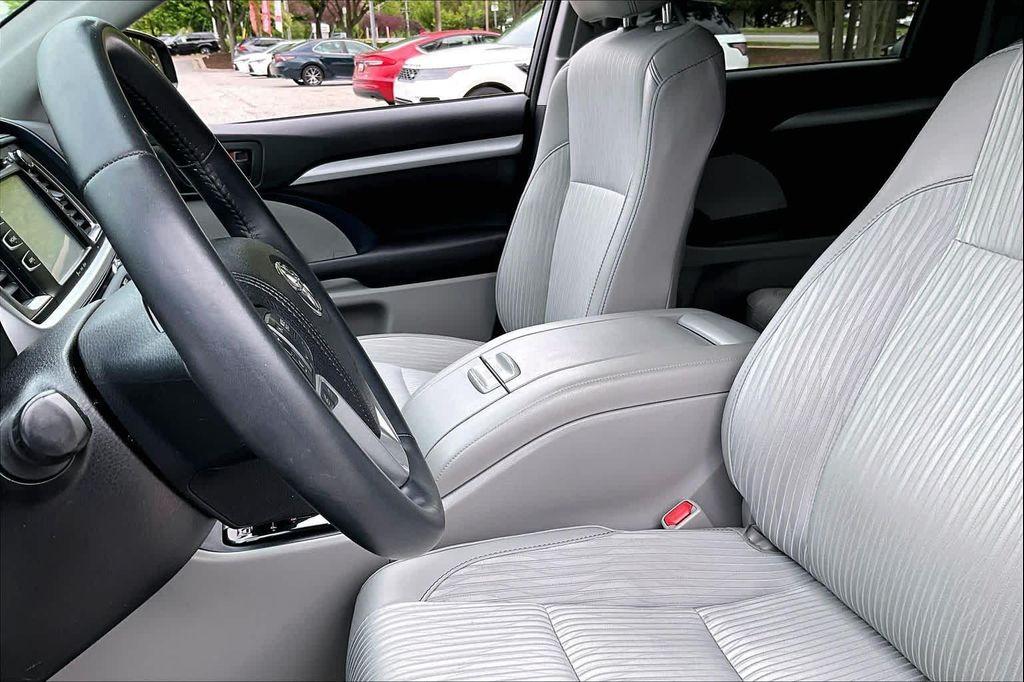 used 2016 Toyota Highlander car, priced at $19,794