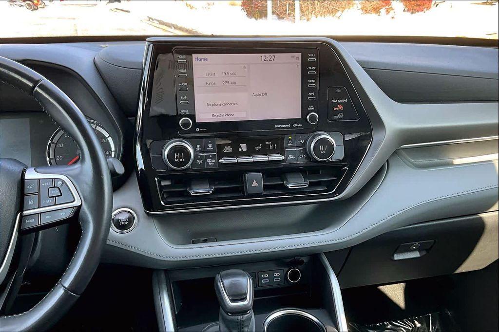 used 2022 Toyota Highlander car, priced at $28,500