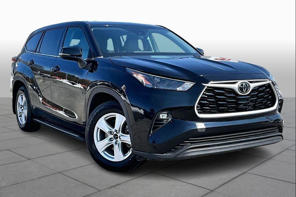 used 2022 Toyota Highlander car, priced at $28,500