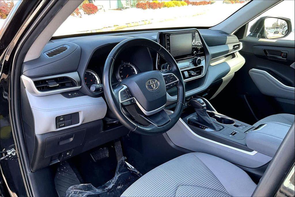 used 2022 Toyota Highlander car, priced at $28,500