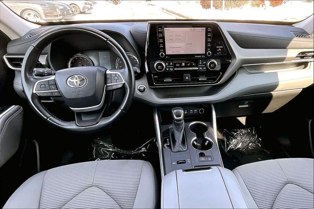 used 2022 Toyota Highlander car, priced at $28,500