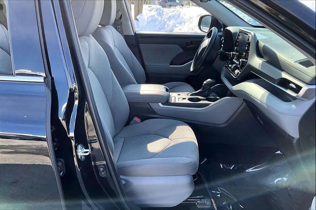 used 2022 Toyota Highlander car, priced at $28,500