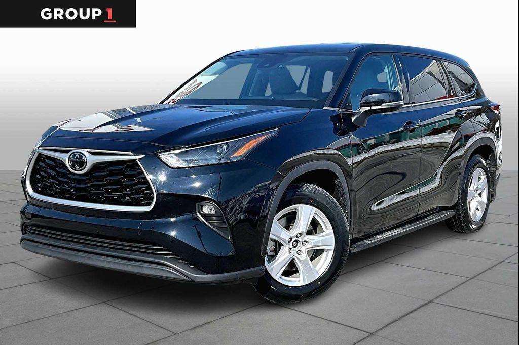 used 2022 Toyota Highlander car, priced at $28,500