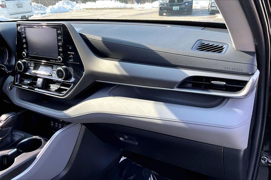 used 2022 Toyota Highlander car, priced at $28,500