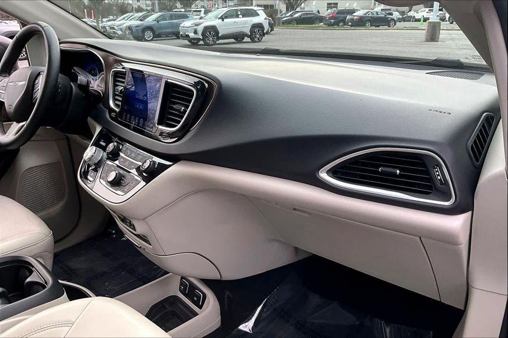 used 2017 Chrysler Pacifica car, priced at $13,500