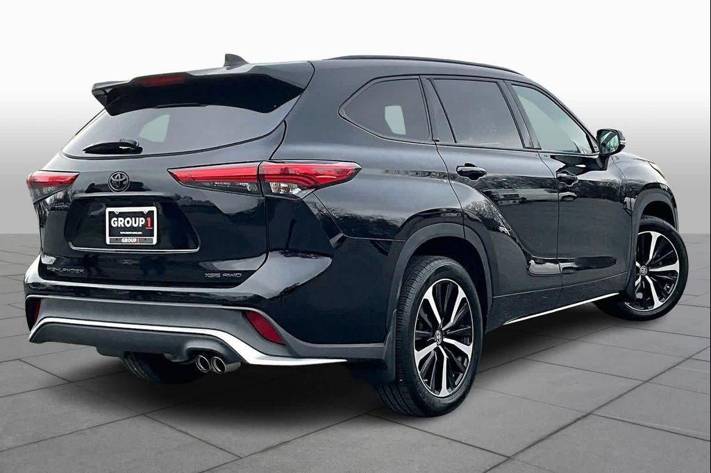 used 2022 Toyota Highlander car, priced at $33,000