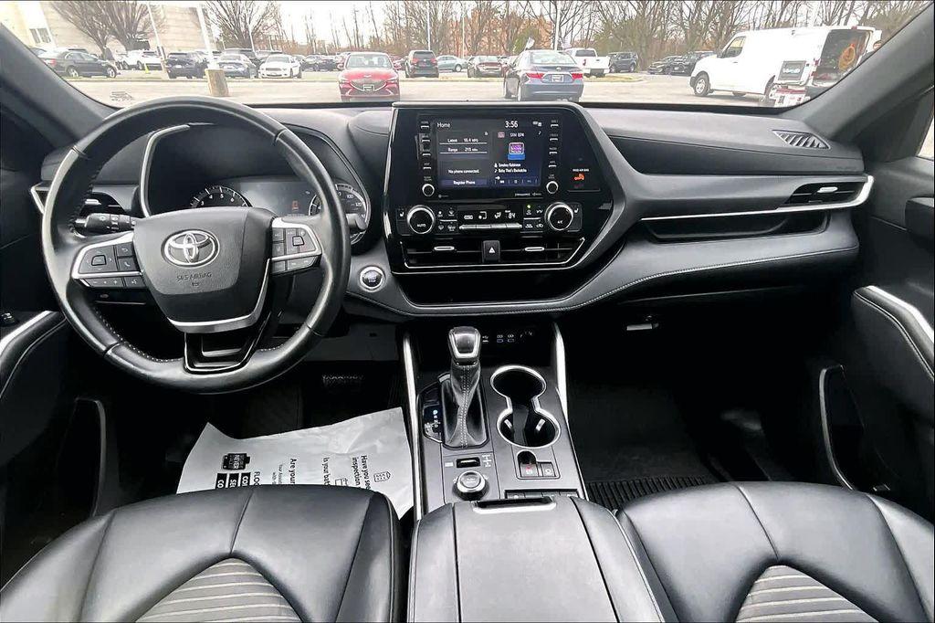 used 2022 Toyota Highlander car, priced at $33,000
