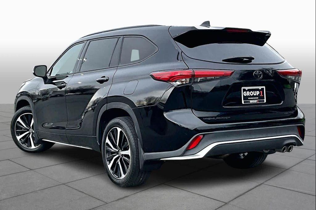 used 2022 Toyota Highlander car, priced at $33,000