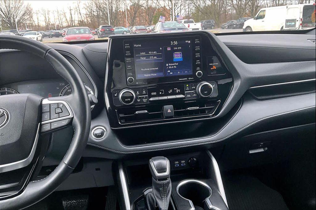 used 2022 Toyota Highlander car, priced at $33,000