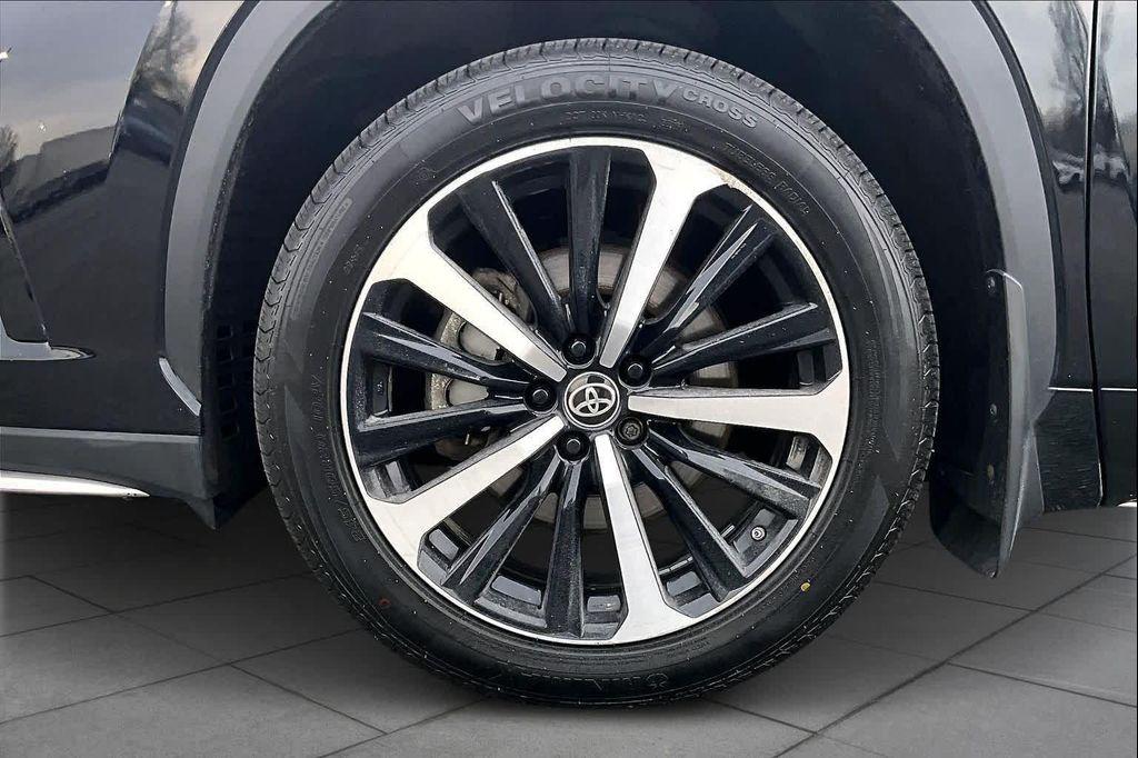 used 2022 Toyota Highlander car, priced at $33,000