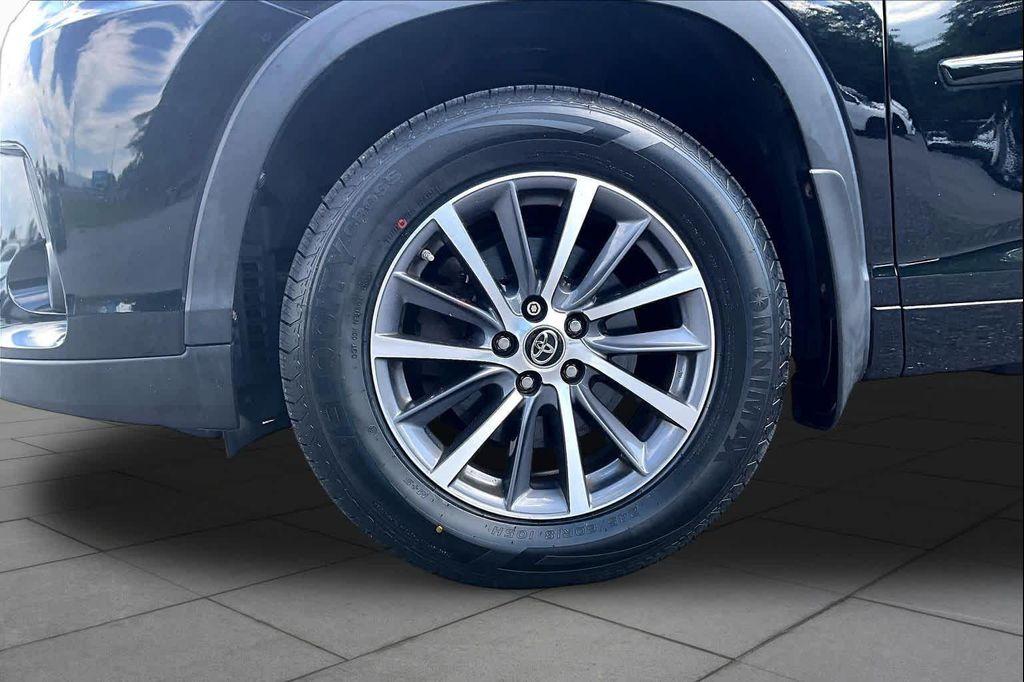 used 2018 Toyota Highlander car, priced at $26,799