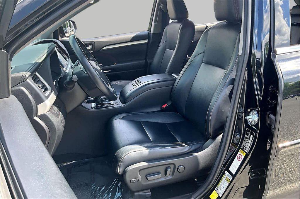 used 2018 Toyota Highlander car, priced at $26,799