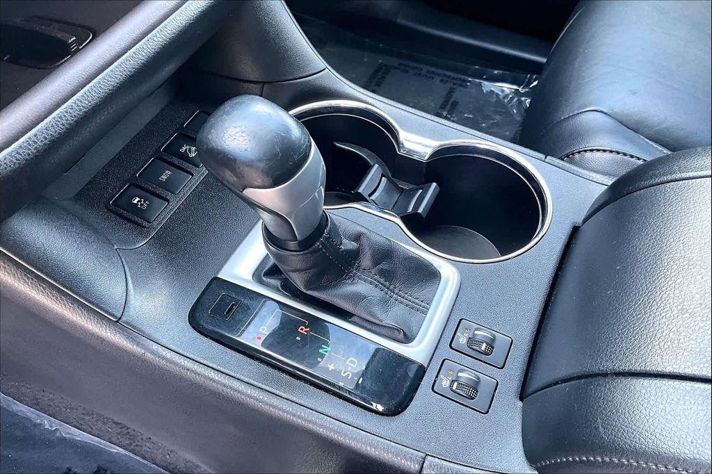 used 2018 Toyota Highlander car, priced at $26,799