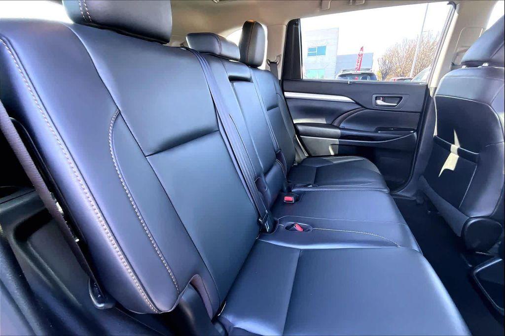 used 2019 Toyota Highlander car, priced at $27,033