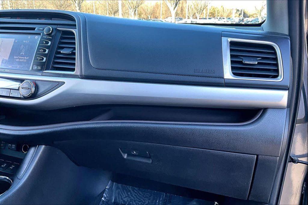 used 2019 Toyota Highlander car, priced at $27,033