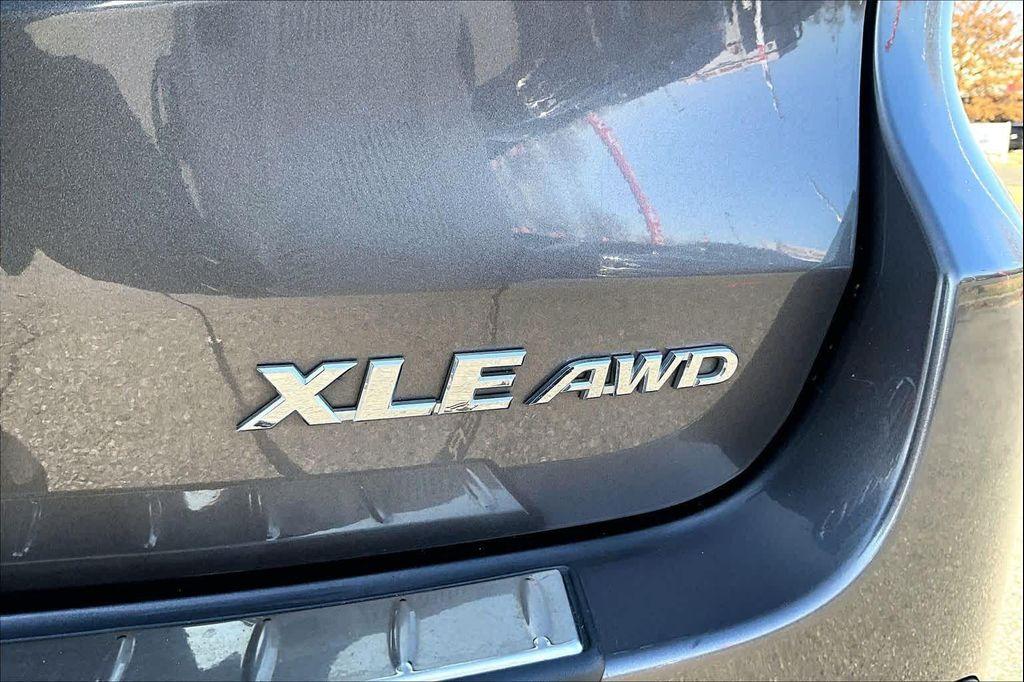 used 2019 Toyota Highlander car, priced at $27,033