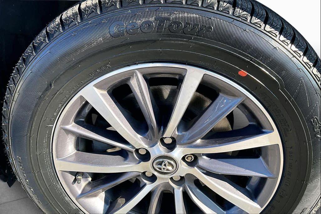 used 2019 Toyota Highlander car, priced at $27,033