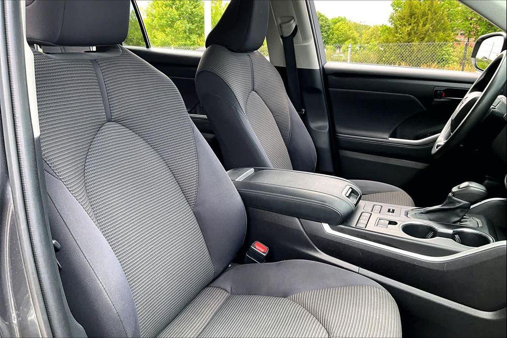 used 2021 Toyota Highlander car, priced at $26,799