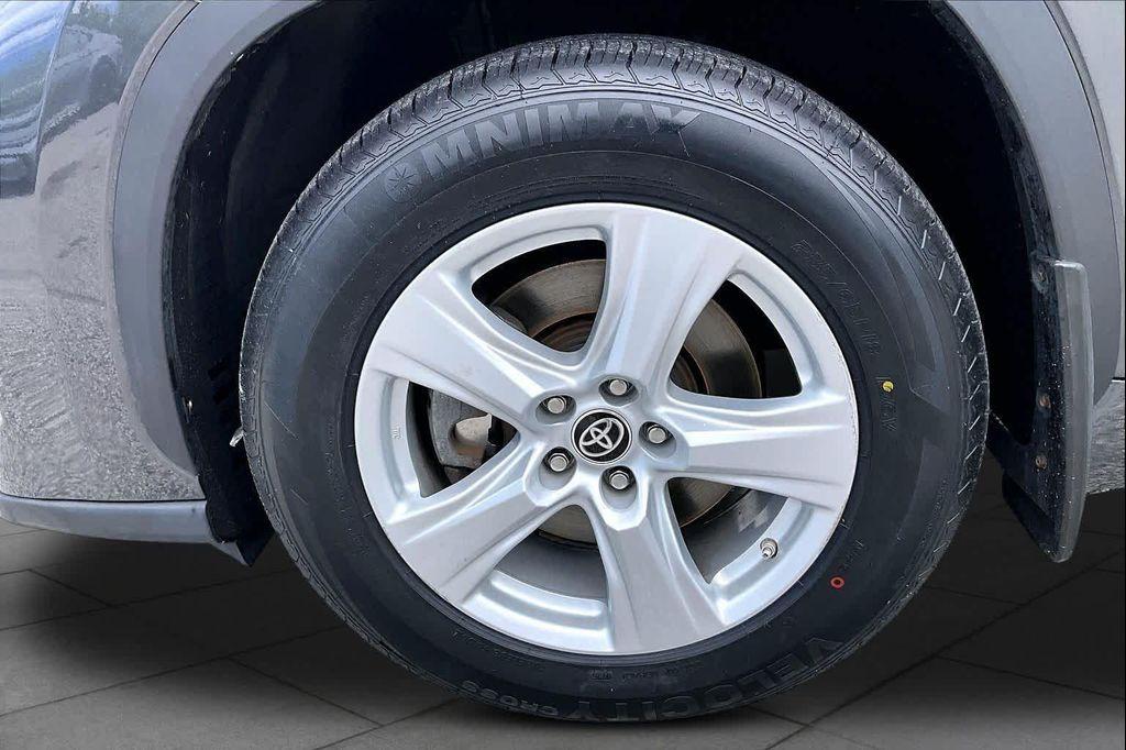 used 2021 Toyota Highlander car, priced at $26,799