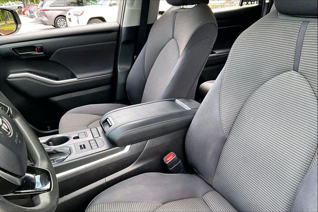 used 2021 Toyota Highlander car, priced at $26,799